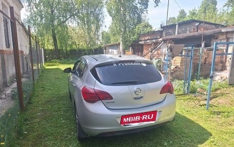 Opel Astra J, 2010 год, 650 000 рублей, 2 фотография