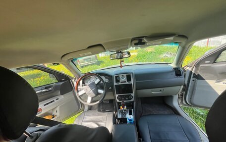Chrysler 300C II, 2006 год, 650 000 рублей, 8 фотография