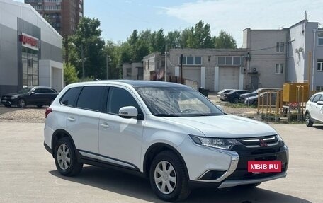 Mitsubishi Outlander III рестайлинг 3, 2017 год, 2 095 000 рублей, 3 фотография