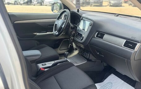 Mitsubishi Outlander III рестайлинг 3, 2017 год, 2 095 000 рублей, 17 фотография