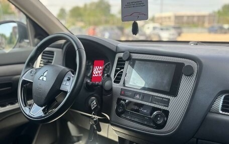 Mitsubishi Outlander III рестайлинг 3, 2017 год, 2 095 000 рублей, 12 фотография