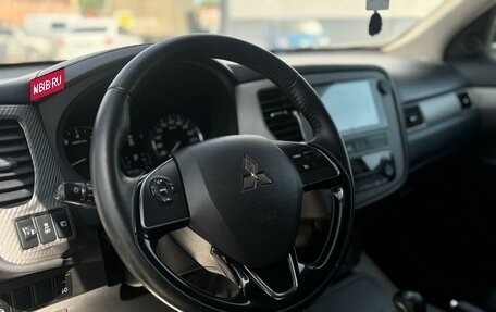 Mitsubishi Outlander III рестайлинг 3, 2017 год, 2 095 000 рублей, 10 фотография