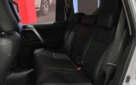 Toyota Land Cruiser Prado 150 рестайлинг 2, 2014 год, 3 400 000 рублей, 14 фотография