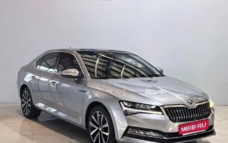 Skoda Superb III рестайлинг, 2023 год, 2 330 006 рублей, 2 фотография