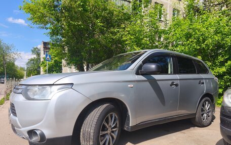 Mitsubishi Outlander III рестайлинг 3, 2014 год, 1 300 000 рублей, 2 фотография