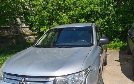Mitsubishi Outlander III рестайлинг 3, 2014 год, 1 300 000 рублей, 3 фотография