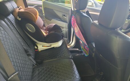 Mitsubishi Outlander III рестайлинг 3, 2014 год, 1 300 000 рублей, 8 фотография