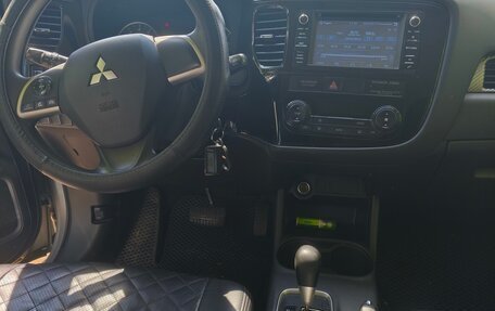 Mitsubishi Outlander III рестайлинг 3, 2014 год, 1 300 000 рублей, 7 фотография