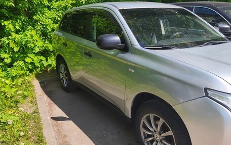 Mitsubishi Outlander III рестайлинг 3, 2014 год, 1 300 000 рублей, 5 фотография