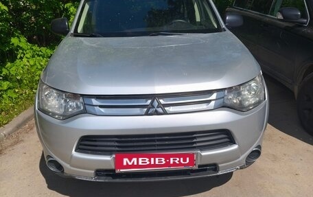 Mitsubishi Outlander III рестайлинг 3, 2014 год, 1 300 000 рублей, 4 фотография
