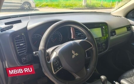 Mitsubishi Outlander III рестайлинг 3, 2014 год, 1 300 000 рублей, 6 фотография