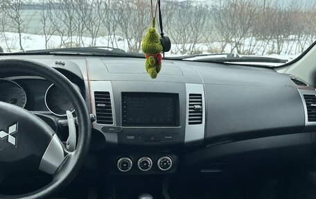 Mitsubishi Outlander III рестайлинг 3, 2008 год, 1 300 000 рублей, 10 фотография