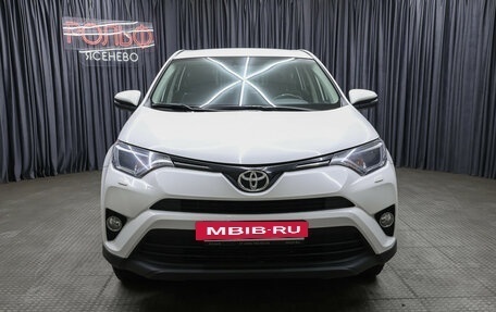 Toyota RAV4, 2018 год, 2 198 000 рублей, 2 фотография
