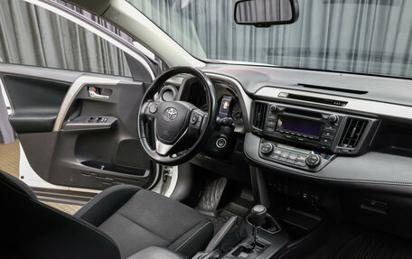 Toyota RAV4, 2018 год, 2 198 000 рублей, 11 фотография