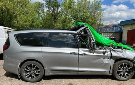 Chrysler Pacifica (RU), 2018 год, 1 350 000 рублей, 2 фотография
