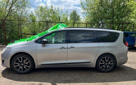 Chrysler Pacifica (RU), 2018 год, 1 350 000 рублей, 5 фотография