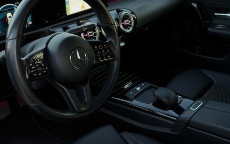 Mercedes-Benz A-Класс, 2019 год, 2 200 000 рублей, 10 фотография