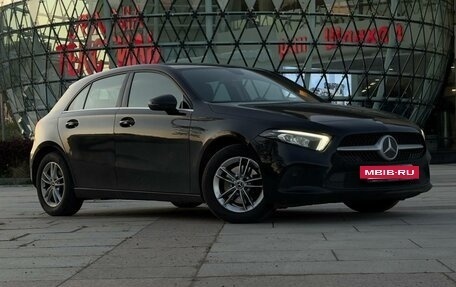 Mercedes-Benz A-Класс, 2019 год, 2 200 000 рублей, 2 фотография