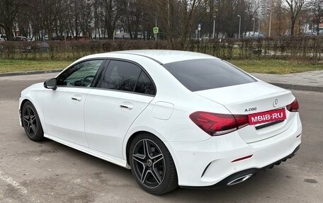 Mercedes-Benz A-Класс, 2019 год, 2 500 000 рублей, 4 фотография