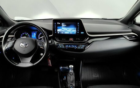 Toyota C-HR I рестайлинг, 2018 год, 2 210 000 рублей, 12 фотография