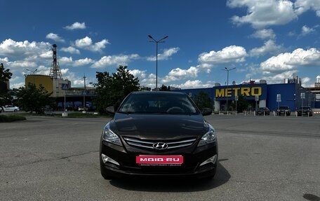 Hyundai Solaris II рестайлинг, 2016 год, 1 375 000 рублей, 1 фотография