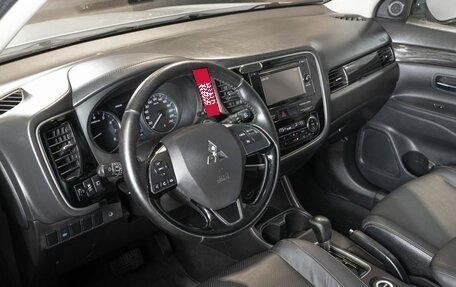 Mitsubishi Outlander III рестайлинг 3, 2016 год, 1 815 800 рублей, 5 фотография