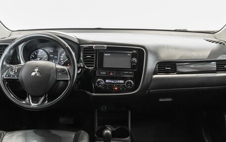 Mitsubishi Outlander III рестайлинг 3, 2016 год, 1 815 800 рублей, 6 фотография