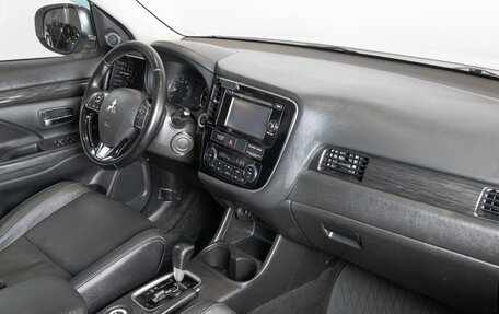 Mitsubishi Outlander III рестайлинг 3, 2016 год, 1 815 800 рублей, 7 фотография