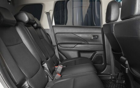 Mitsubishi Outlander III рестайлинг 3, 2016 год, 1 815 800 рублей, 8 фотография