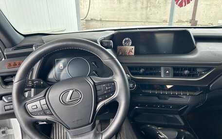 Lexus UX I, 2022 год, 3 970 000 рублей, 7 фотография
