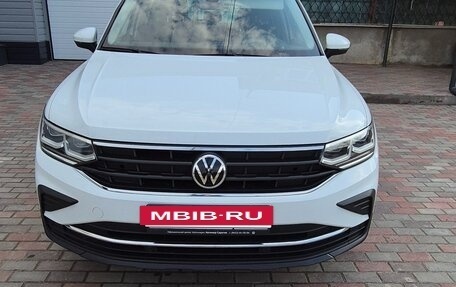 Volkswagen Tiguan II, 2020 год, 3 190 000 рублей, 17 фотография
