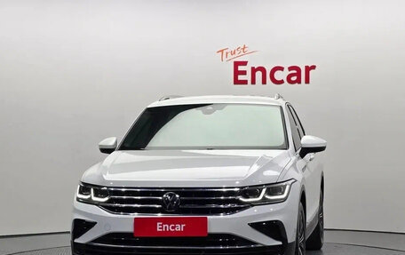 Volkswagen Tiguan II, 2024 год, 3 300 000 рублей, 3 фотография