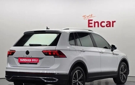 Volkswagen Tiguan II, 2024 год, 3 300 000 рублей, 2 фотография