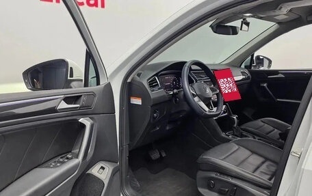 Volkswagen Tiguan II, 2024 год, 3 300 000 рублей, 10 фотография