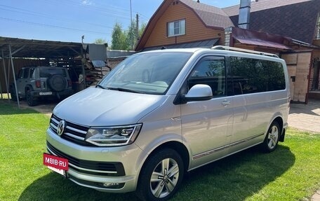 Volkswagen Multivan T6 рестайлинг, 2019 год, 4 500 000 рублей, 3 фотография