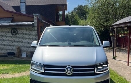 Volkswagen Multivan T6 рестайлинг, 2019 год, 4 500 000 рублей, 2 фотография