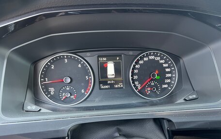 Volkswagen Multivan T6 рестайлинг, 2019 год, 4 500 000 рублей, 10 фотография