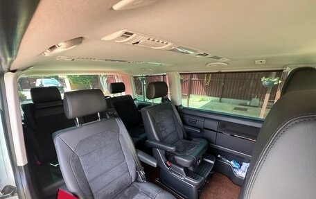 Volkswagen Multivan T6 рестайлинг, 2019 год, 4 500 000 рублей, 8 фотография