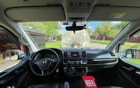 Volkswagen Multivan T6 рестайлинг, 2019 год, 4 500 000 рублей, 9 фотография