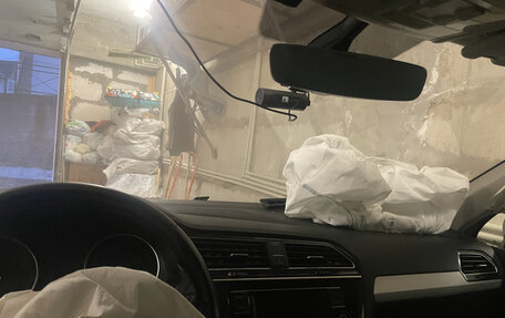 Volkswagen Tiguan II, 2017 год, 1 600 000 рублей, 2 фотография