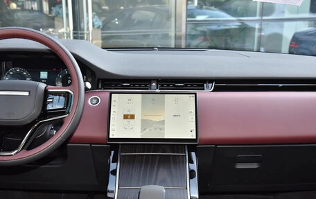 Land Rover Range Rover Evoque II, 2024 год, 5 000 000 рублей, 22 фотография