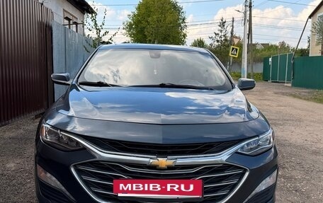 Chevrolet Malibu IX, 2019 год, 1 870 000 рублей, 2 фотография