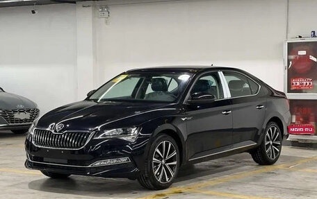 Skoda Superb III рестайлинг, 2023 год, 1 950 000 рублей, 1 фотография