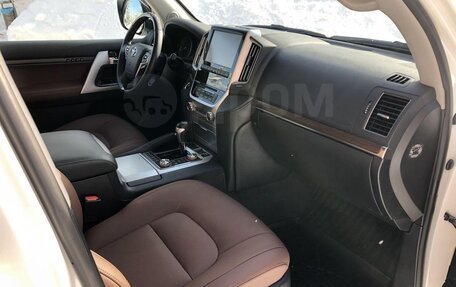 Toyota Land Cruiser 200, 2016 год, 8 900 000 рублей, 12 фотография
