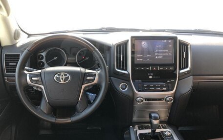 Toyota Land Cruiser 200, 2016 год, 8 900 000 рублей, 18 фотография