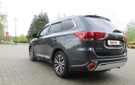 Mitsubishi Outlander III рестайлинг 3, 2019 год, 2 500 000 рублей, 5 фотография