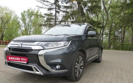 Mitsubishi Outlander III рестайлинг 3, 2019 год, 2 500 000 рублей, 6 фотография
