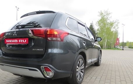 Mitsubishi Outlander III рестайлинг 3, 2019 год, 2 500 000 рублей, 4 фотография