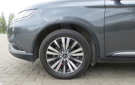Mitsubishi Outlander III рестайлинг 3, 2019 год, 2 500 000 рублей, 8 фотография