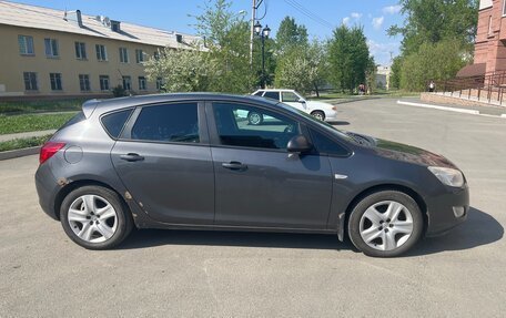 Opel Astra J, 2011 год, 630 000 рублей, 2 фотография